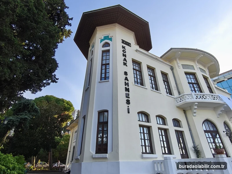 Tiyatro Tarihi Sahnesinde İzmir Antik Tiyatroları ve Opera Kültürü kültürel mirası ve mimari detayları