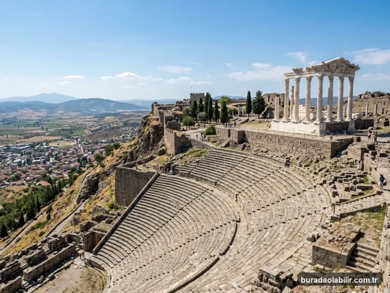 Bergama Pergamon Akropolü ve dik tiyatrosu