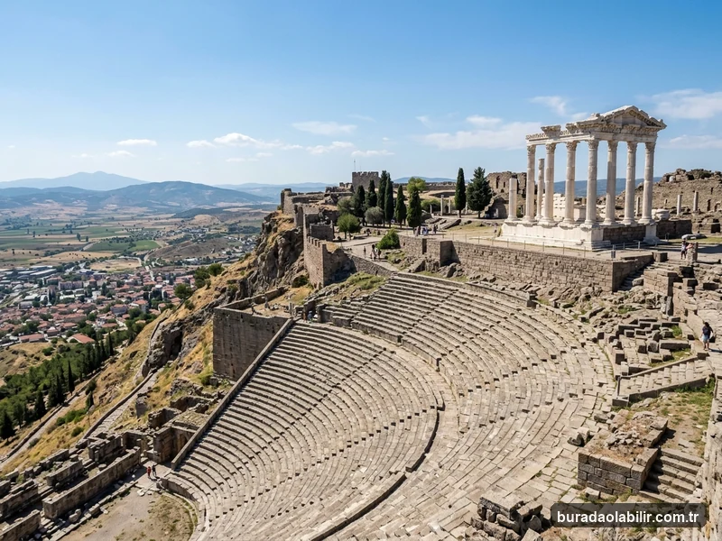 Bergama Pergamon Akropolü ve dik tiyatrosu