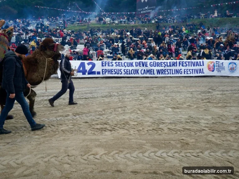İzmir Festivalleri, Renkli Karnavalları ve Açık Hava Sanatları kültürel mirası ve mimari detayları