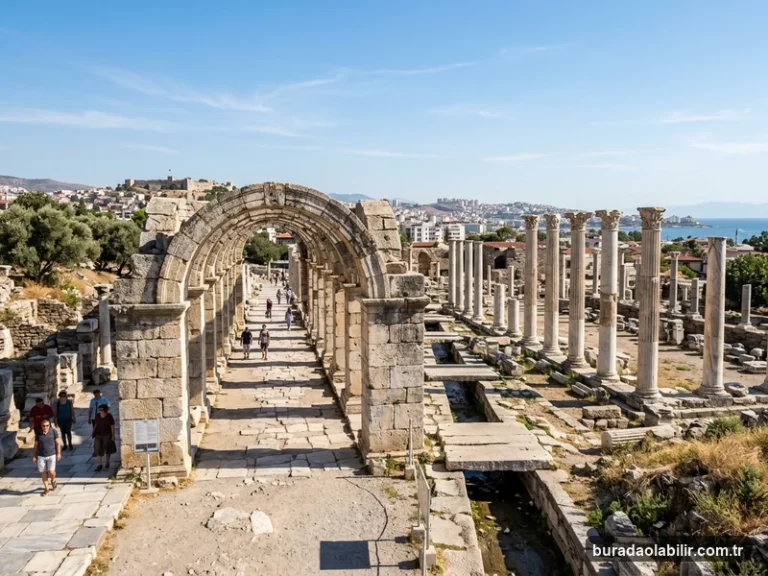 Smyrna Agorası Açık Hava Müzesi Korint Sütunları Roma Bazilikası ve Antik Su Galerisi