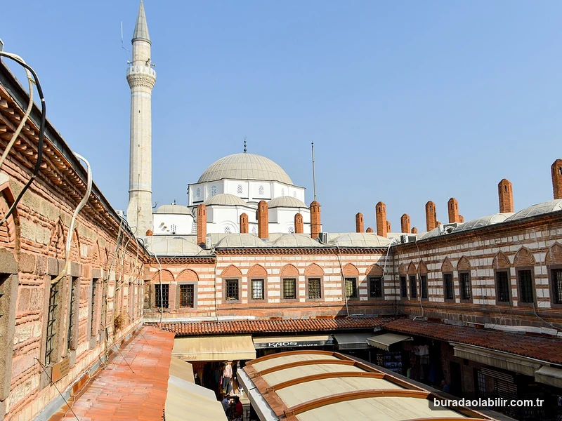 İnanç Mimarisi Eserleriyle İzmir'in Çok Kültürlü Hoşgörü Mirası kültürel mirası ve mimari detayları