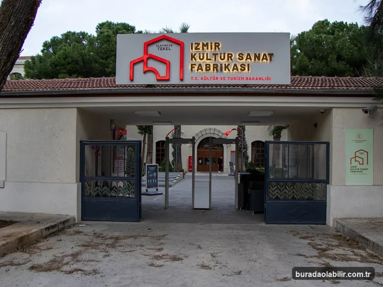 Çağdaş Müzeler ve Sanat Merkezleriyle İzmir'in Kültür Vizyonu kültürel mirası ve mimari detayları