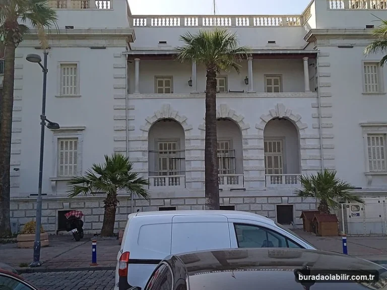 Sanat Galerileri ve Bağımsız Atölyelerle İzmir'in Kültür Ağı kültürel mirası ve mimari detayları