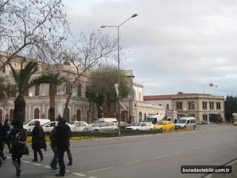Endüstriyel Miras Yapılarının İzmir'de Kültür Merkezine Dönüşümü kültürel mirası ve mimari detayları
