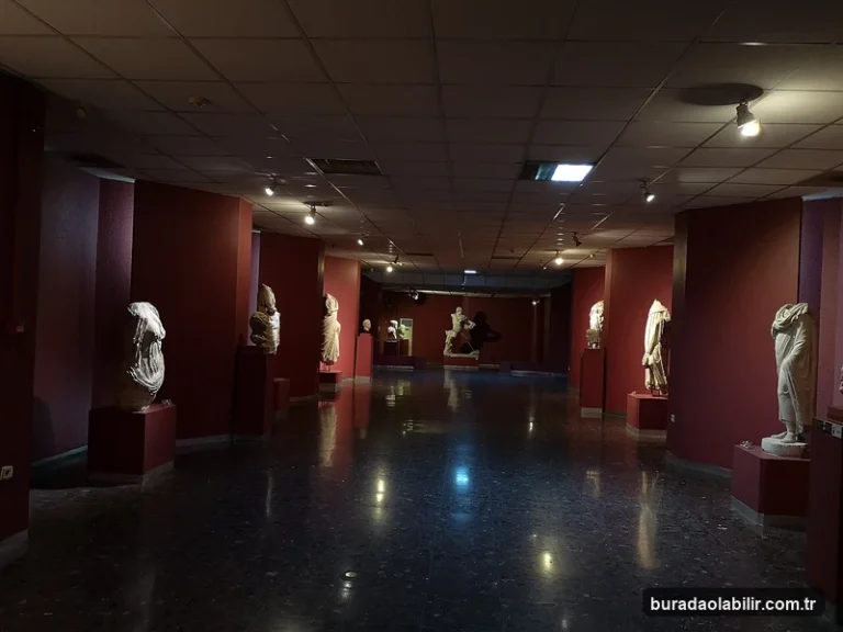 Arkeoloji Müzeleri Hazineleriyle İzmir'in Etnografya ve Tarih Mirası kültürel mirası ve mimari detayları