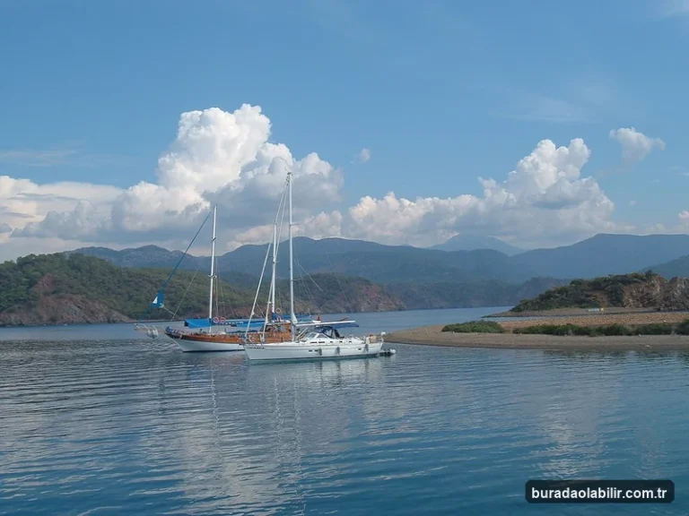Yelken Rotaları Rüzgarıyla İzmir Denizcilik ve Ege Mavi Turizmi kültürel mirası ve mimari detayları