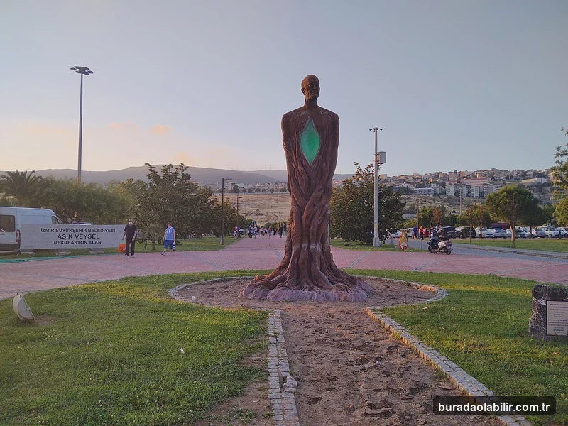 Heykel Parkları ve Meydanlarıyla İzmir'de Açık Hava Kamusal Sanatı kültürel mirası ve mimari detayları