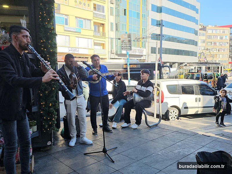 Sokak Sanatları Ritmiyle İzmir'de Müzik ve Kamusal Kültür Festivali kültürel mirası ve mimari detayları