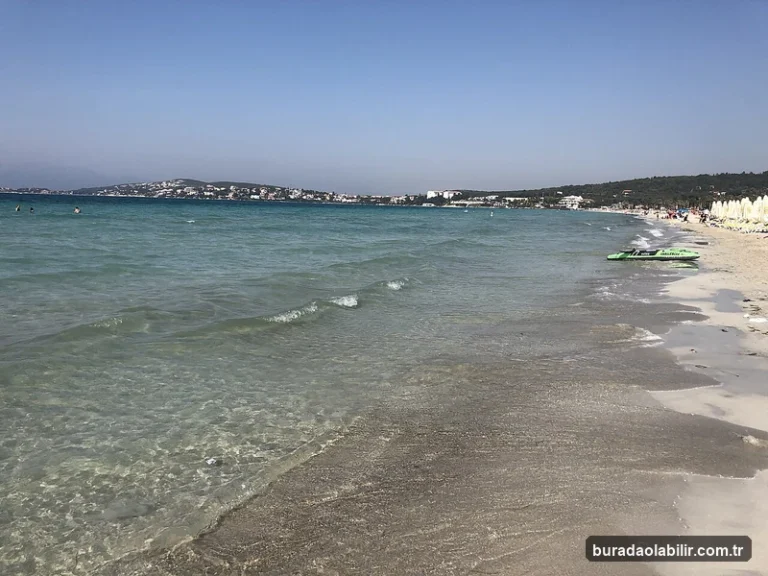 Mavi Bayrak Ödüllü Kıyılarıyla İzmir Deniz Turizmi ve Temiz Plajlar kültürel mirası ve mimari detayları