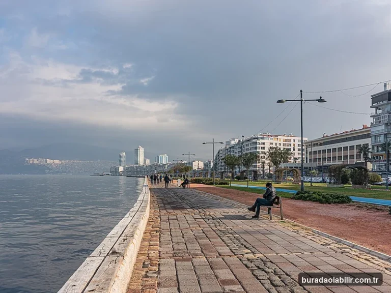 Küresel Metropol Kimliğiyle Geleceğin Yaşanabilir ve Akıllı İzmir'i kültürel mirası ve mimari detayları