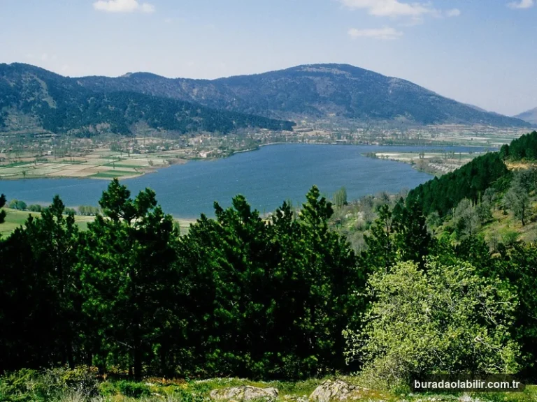 Yayla Rotaları Serinliğinde İzmir Doğa Yürüyüşü ve Kamp Alanları kültürel mirası ve mimari detayları