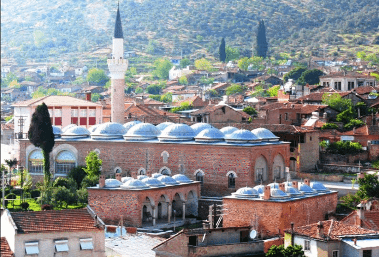 İzmir Bayındır Çiçek Festivali, Tarihi Doku ve Kaplıcalar Rehberi kültürel mirası ve mimari detayları