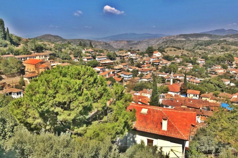 İzmir Kınık Bakırçay Ovası, Antik İzler ve Geleneksel Dokuma Mirası kültürel mirası ve mimari detayları