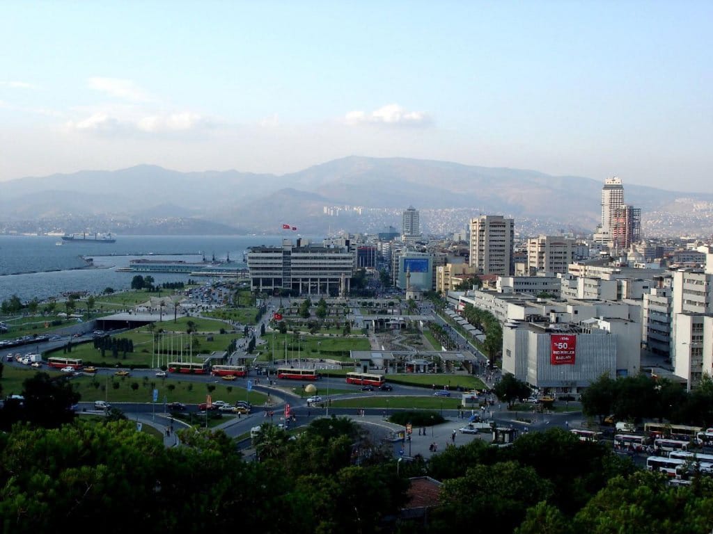 Tarihi Kemeraltı Çarşısı hanları ve sokakları