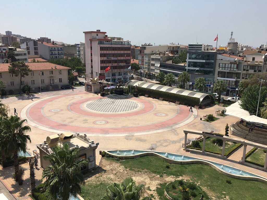 İzmir Menemen Tarihi Taşhan, Çömlekçilik Sanatı ve Gediz Ovası kültürel mirası ve mimari detayları