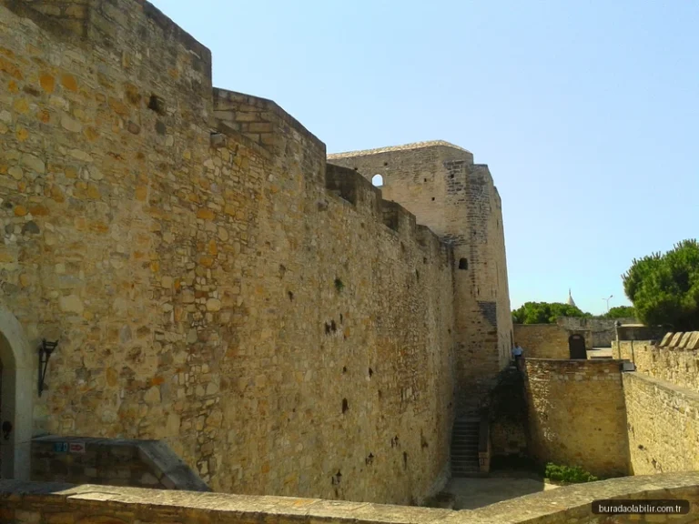Çeşme Kalesi Tarihi Surları ve Müze Gezi Rehberi