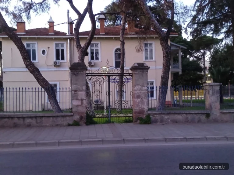 Ege Üniversitesi Botanik Bahçesi zengin bitki koleksiyonu ve tarihi köşk