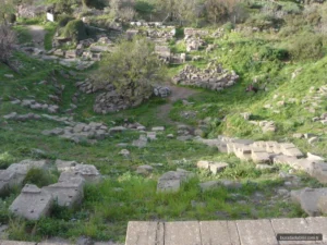 Erythrai Antik Kenti Ildırı Tarihi Tiyatrosu ve Akropol Rehberi