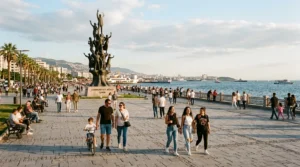 Gündoğdu Meydanı Anıtsal Bronz Cumhuriyet Ağacı Heykeli ve Körfez Kıyısı Meydanı