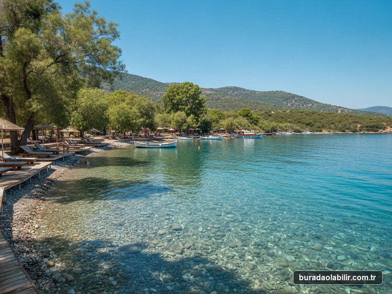 Karaburun İncirlikoy Akvaryum Plajı korunaklı turkuaz koy ve ahşap iskele Karaburun İzmir