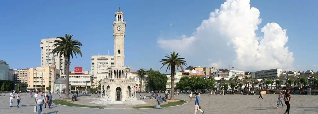 İzmir Konak Meydanı Palmiyeler Saat Kulesi ve Hükümet Konağı Çevresi
