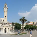 Konak Meydanı Tarihi Anıtları Deniz Havası ve Kent Yaşamı