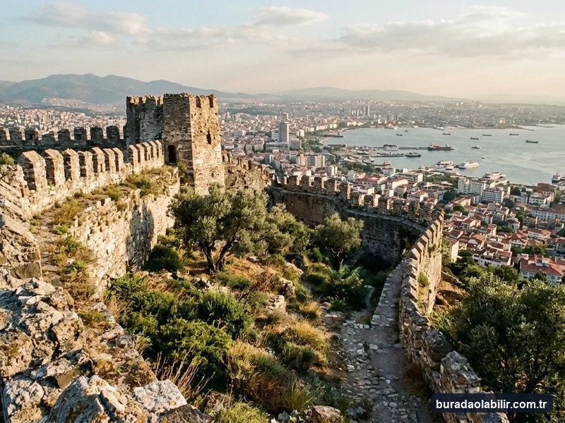 Kadifekale Surları Antik Taş Burçları Roma Sarnıçları ve Panoramik İzmir Körfez Seyri