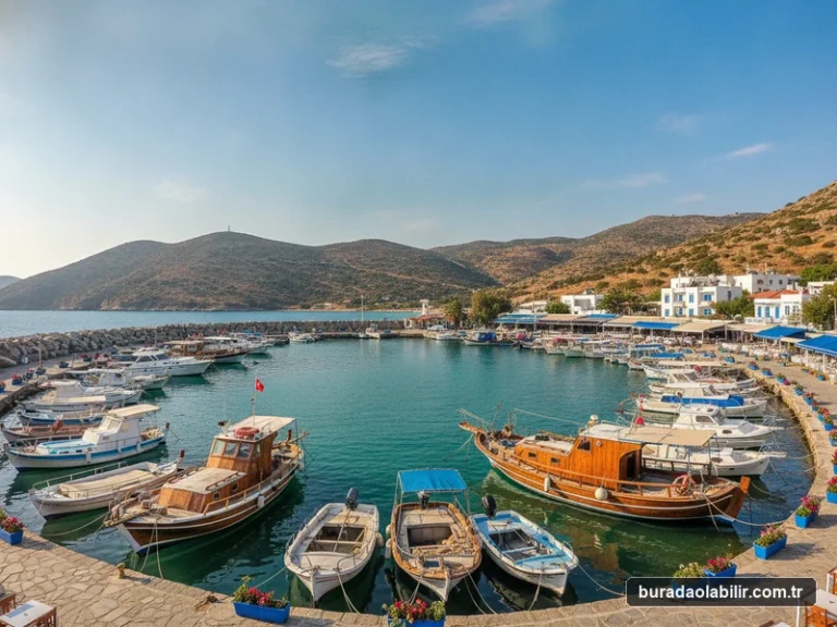 Karaburun İskelesi yat ve balıkçı limanı sahil kordonu ve Ege Denizi Karaburun İzmir