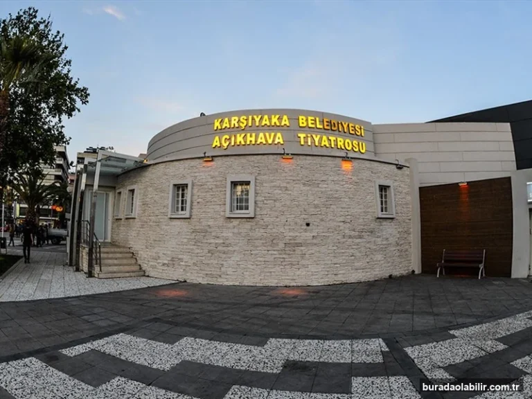Karşıyaka Sahnesi Tiyatroları ve Açık Hava Sanat Ruhu kültürel mirası ve mimari detayları