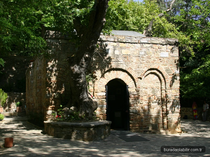 Selçuk Bülbüldağı Meryem Ana Evi taş şapel ve ibadet alanı