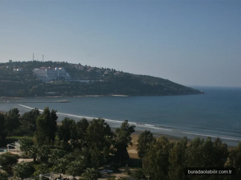 Selçuk Pamucak Plajı geniş altın kum sahili ve Ege Denizi