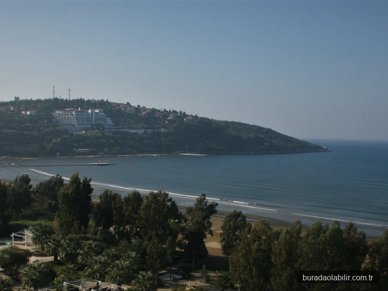 Selçuk Pamucak Plajı geniş altın kum sahili ve Ege Denizi