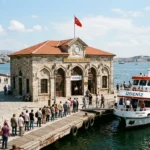 Tarihi Pasaport Vapur İskelesi 1884 Taş Mimarisi Kiremit Çatısı ve Körfez Vapuru