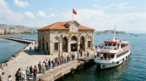 Tarihi Pasaport Vapur İskelesi 1884 Taş Mimarisi Kiremit Çatısı ve Körfez Vapuru