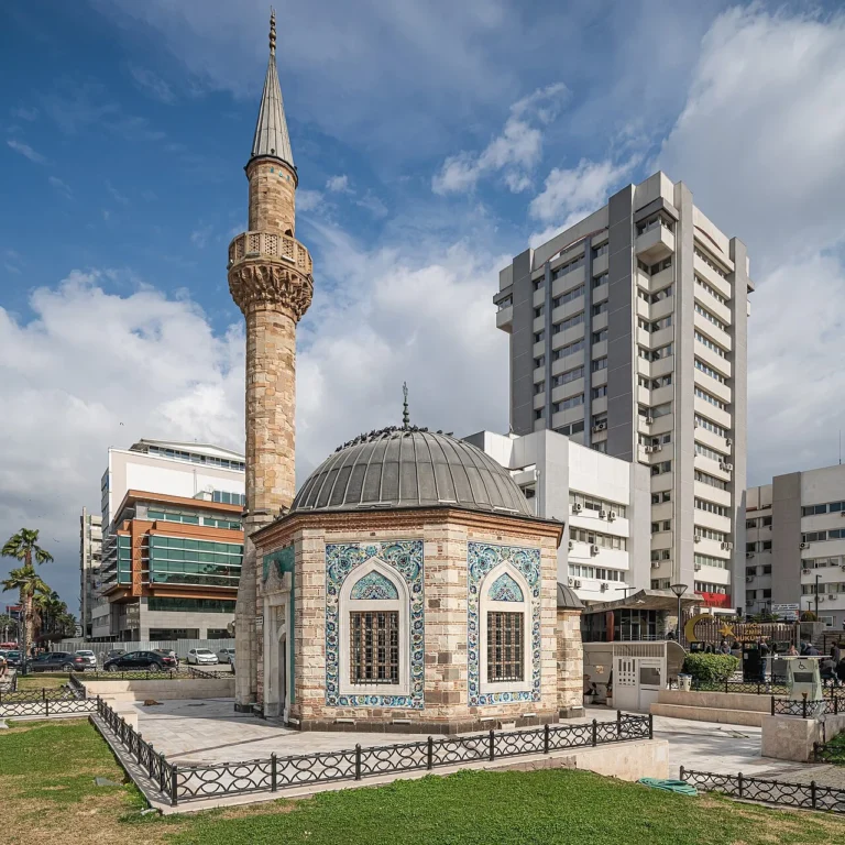 Tarihi Yalı Konak Camii Sekizgen Planlı Taş Mimari ve Kütahya Çinileri