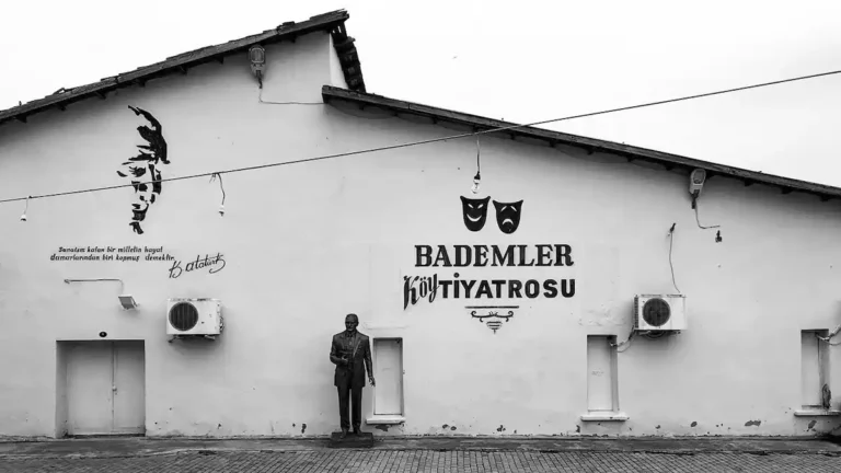 Urla Bademler Köy Tiyatrosu ve meydanı